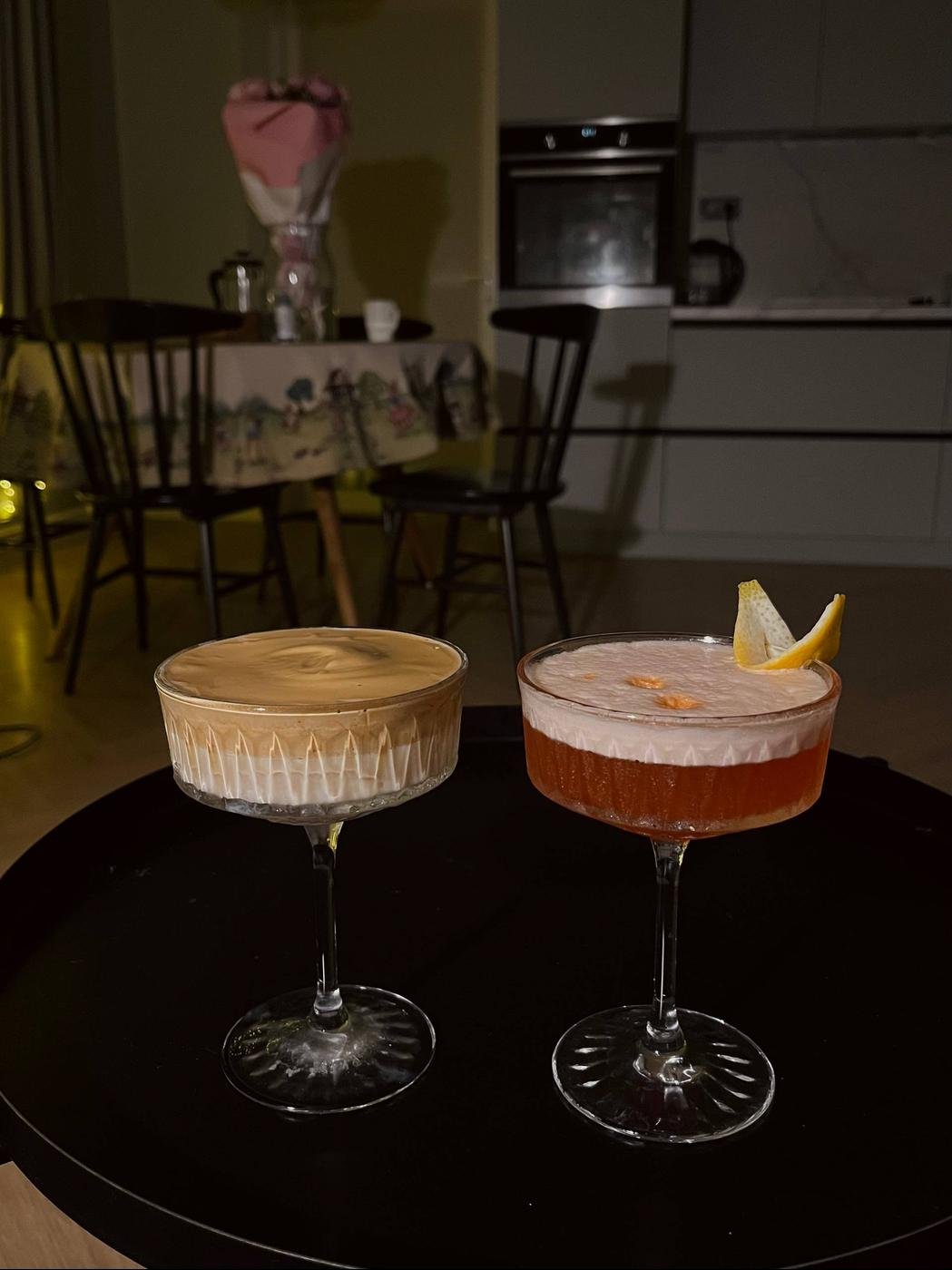Dalgona Martini и Intro to Aperol с попаданием двух дешей Ангостуры из двух попыток