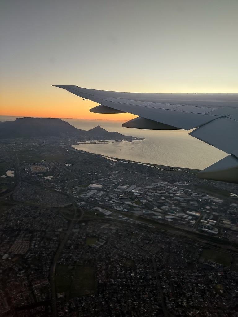 тут видно, что Table Mountain названа так неспроста