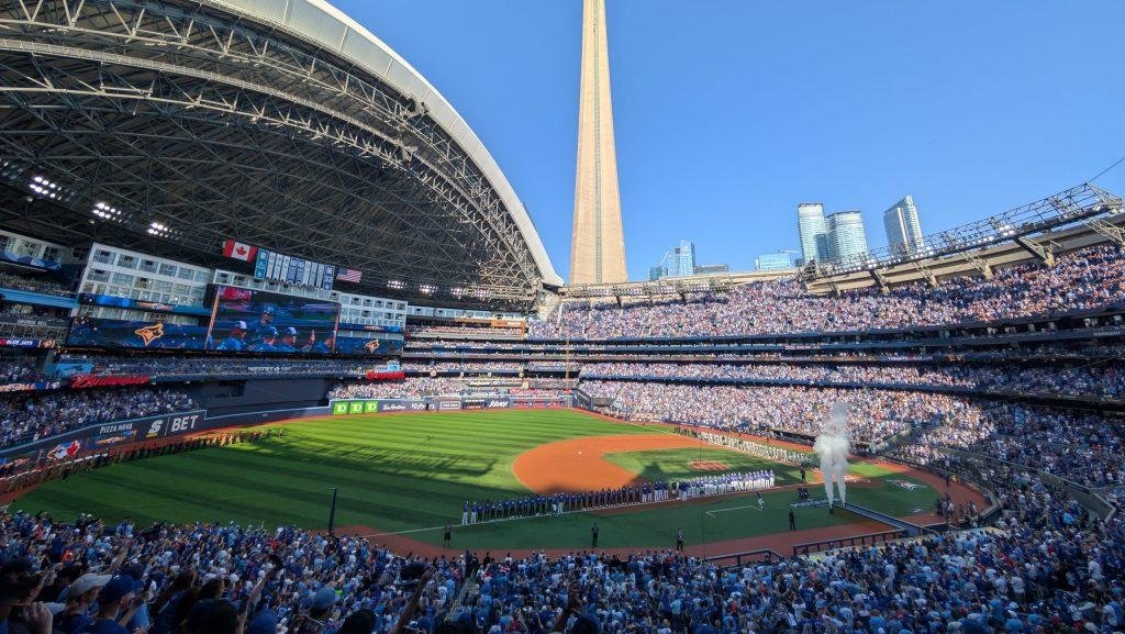 Из недр Rogers Centre 2