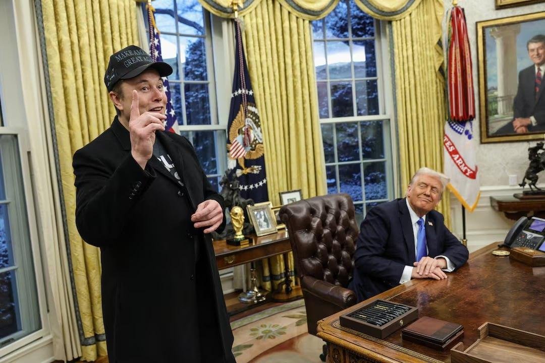 Мечта каждого сына: чтобы батя смотрел на него таким же взглядом, как Трамп смотрит на Маска во время брифинга в Белом доме