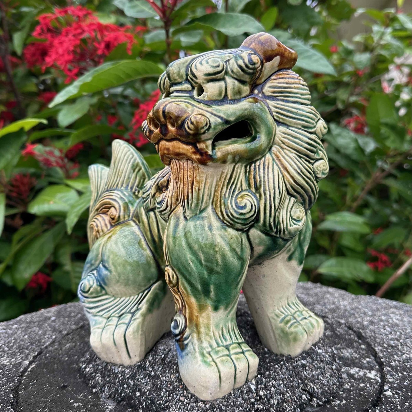 Вездесущие талисманы Сиса (Shisa), этакая помесь льва и собаки - главное спасение от злых духов на Окинаве