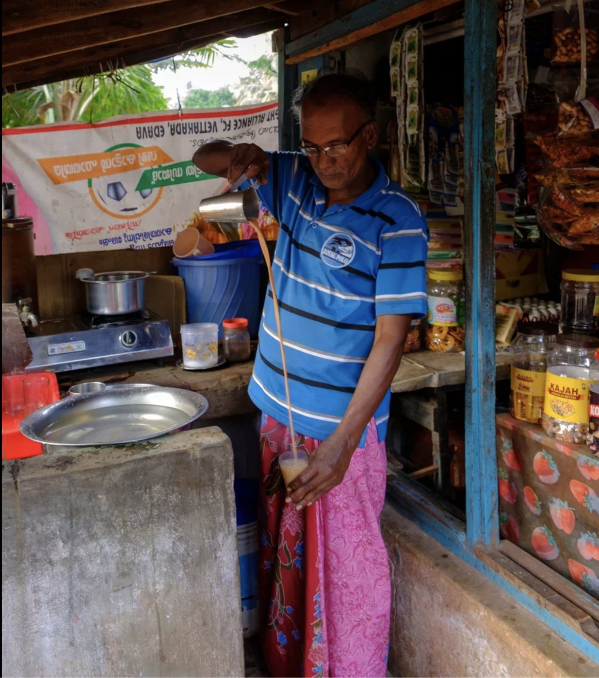 Типичный продавец чая в Индии
