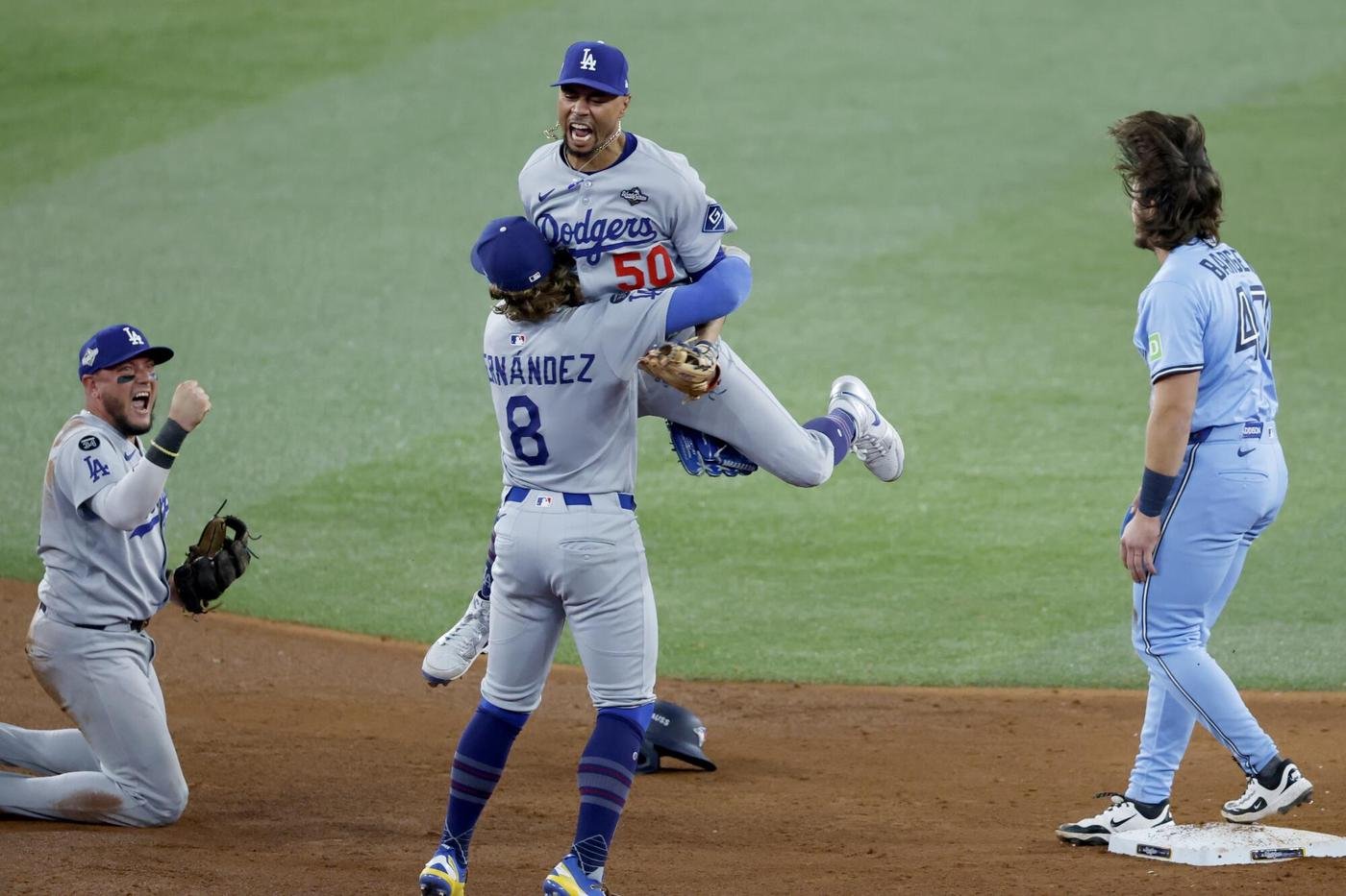 Спас команду от поражения в World Series - обними коллегу
