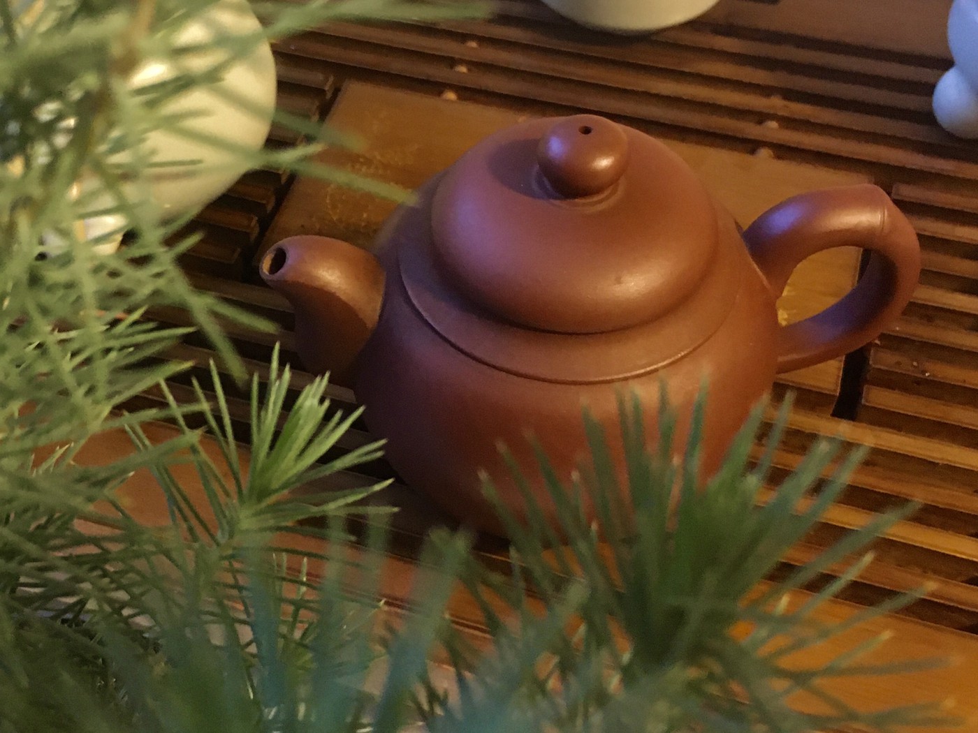 Мой любимый глиняный чайник с клеймом мастера (верю в это)