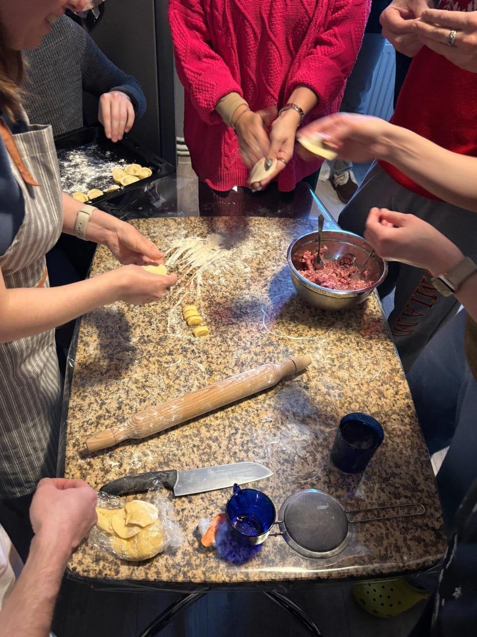 считайте, во сколько рук это происходит?