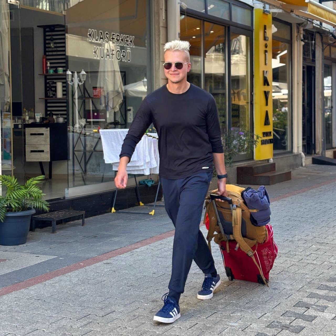 когда в душе ты модель, но приходится рабоать портером