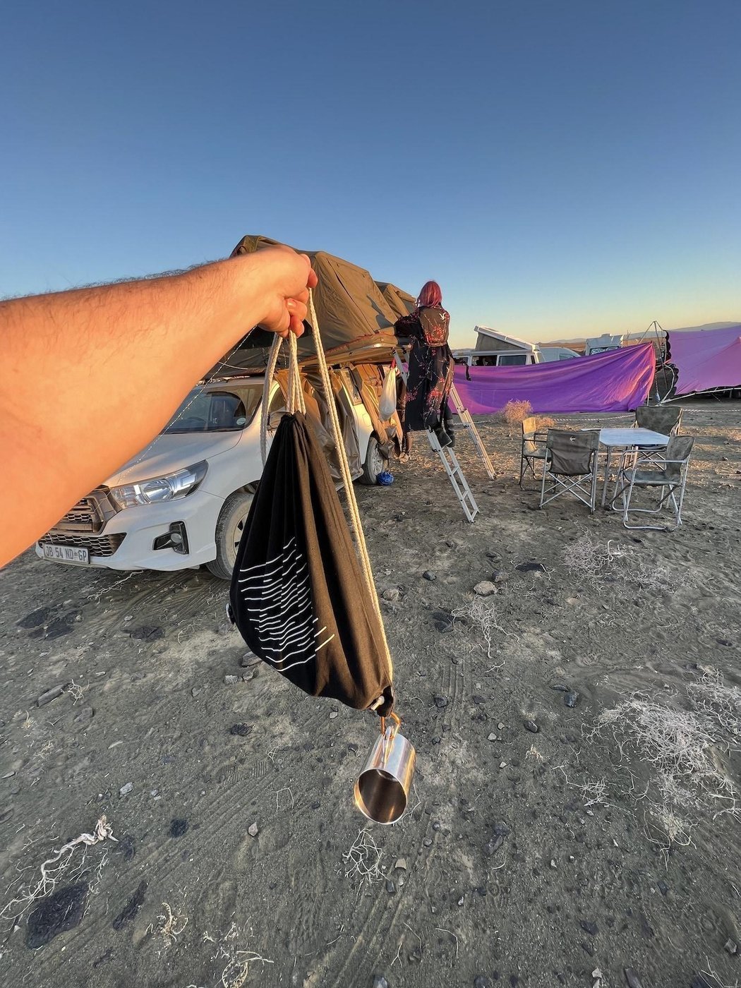 Типичная сумка бёрнера выглядит вот так. Но кому-то удобнее через плечо, смотрите сами