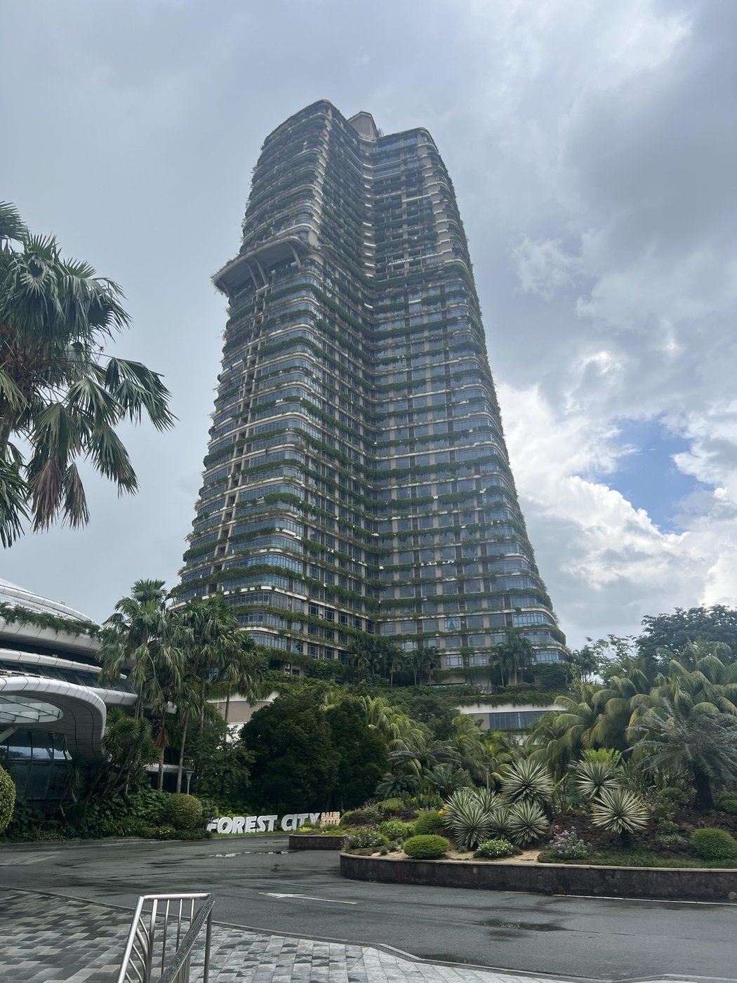 Главное здание Forest City