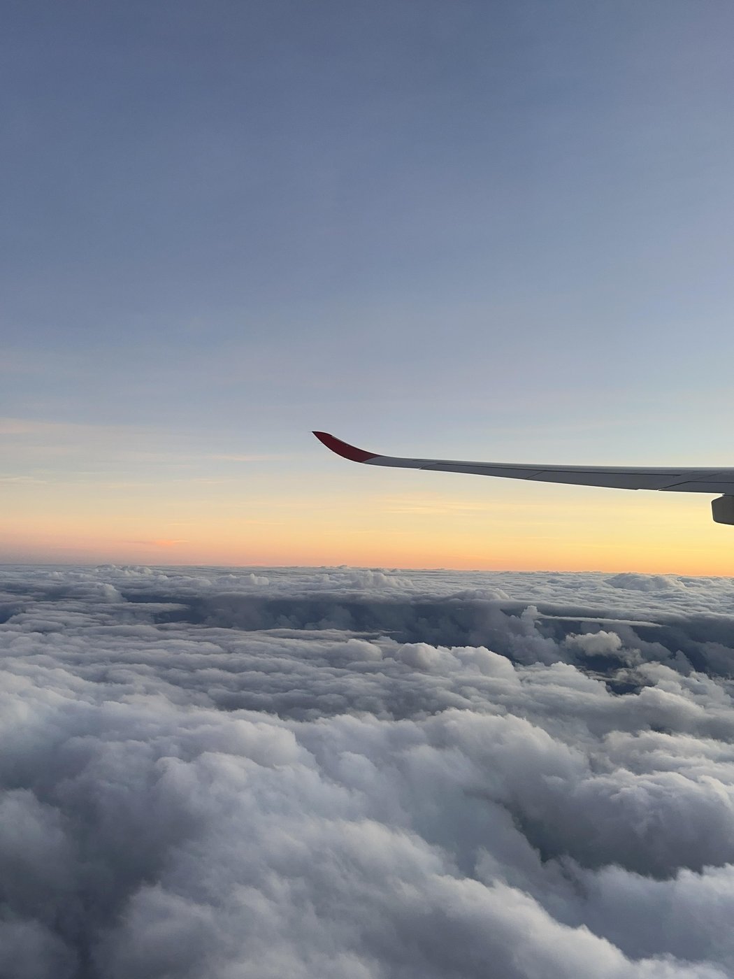 Весь полет за окном плыли такие красивые облака