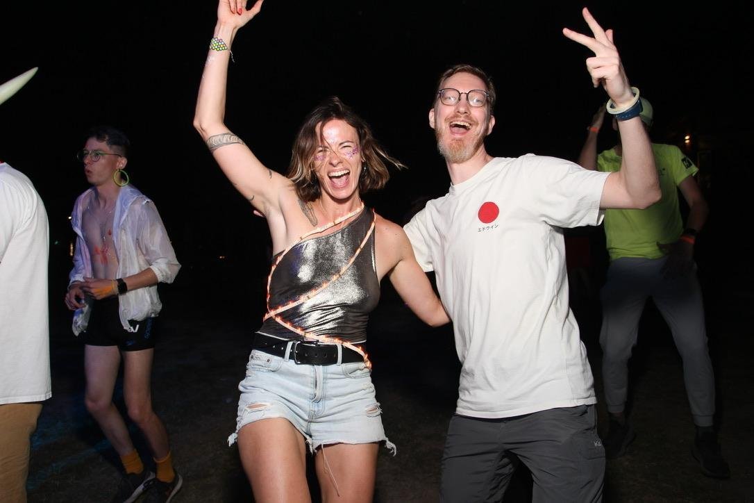 Так я выгляжу каждый раз, когда включаю миксы Рената