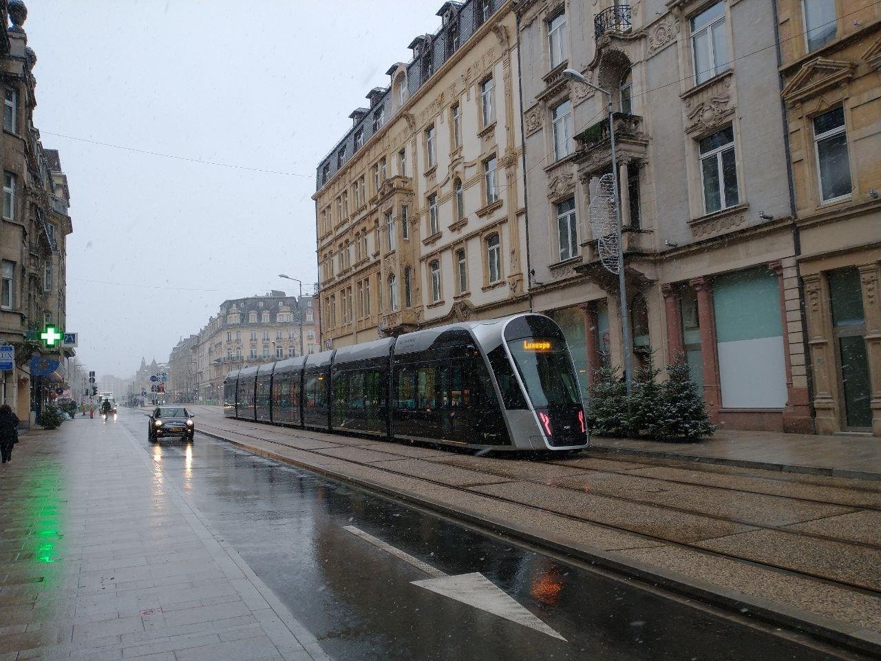 Линия возрождённого трамвая, недавно продлённая к Центральному вокзалу, Люксембург-сити