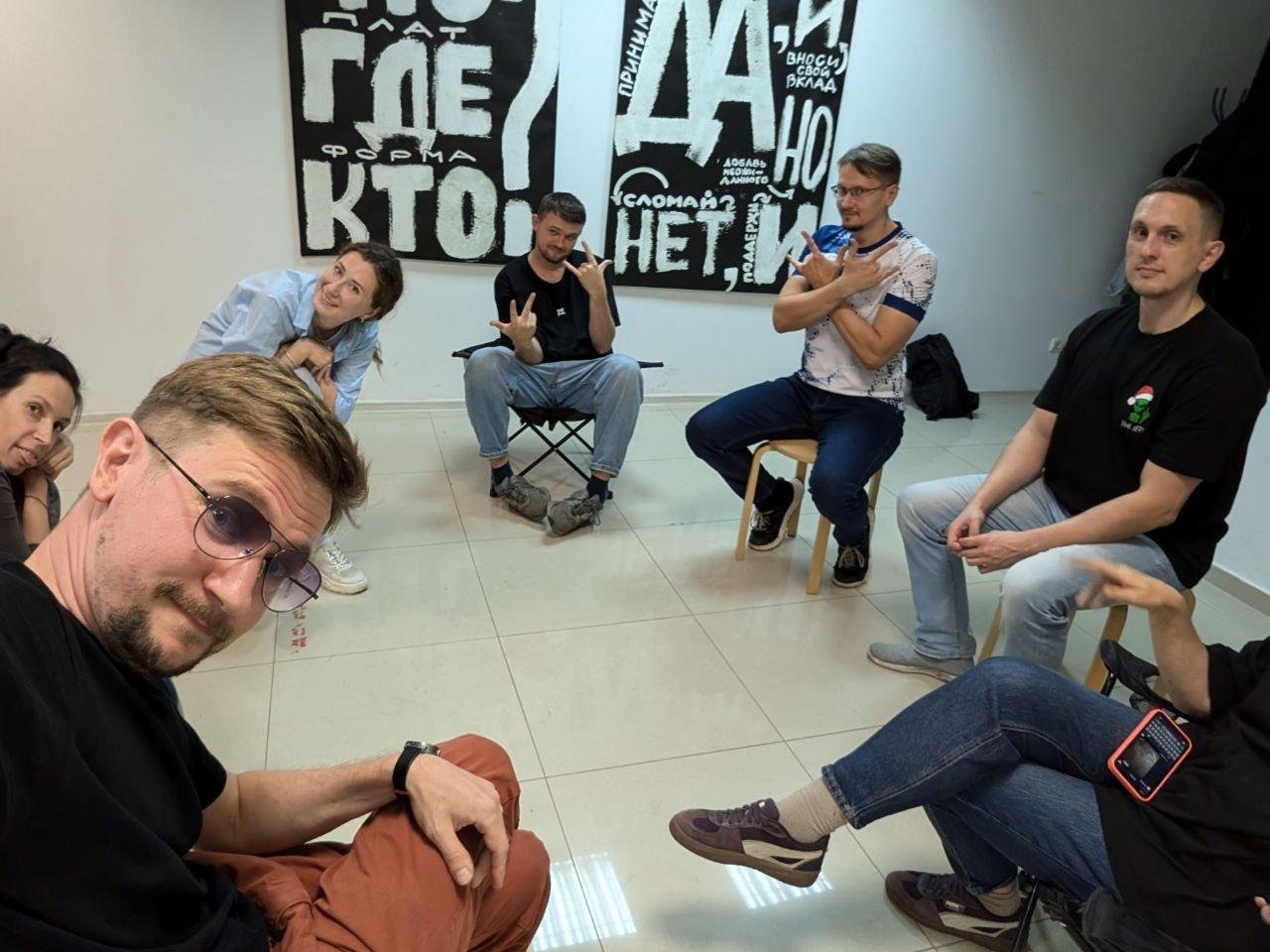 Шутка про клуб анонимных алкоголиков произнесена сотни раз и была коллективно забанена