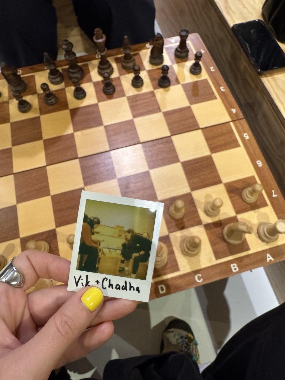 Задумчиво проиграла в шахматы