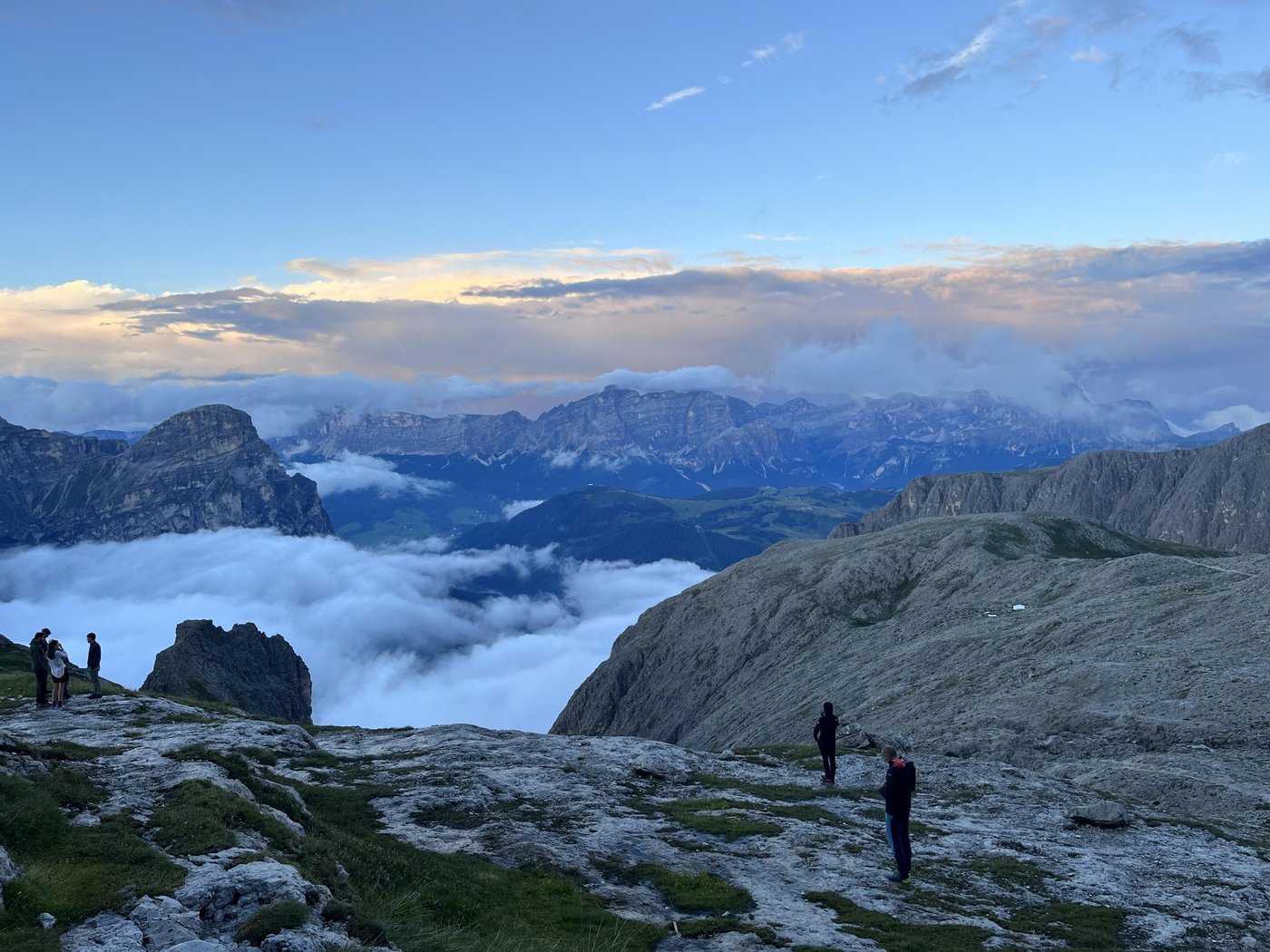 Феррату заволокло облаками... Есть в этом что-то особенное, когда поднимаешься выше облаков на своих двоих!