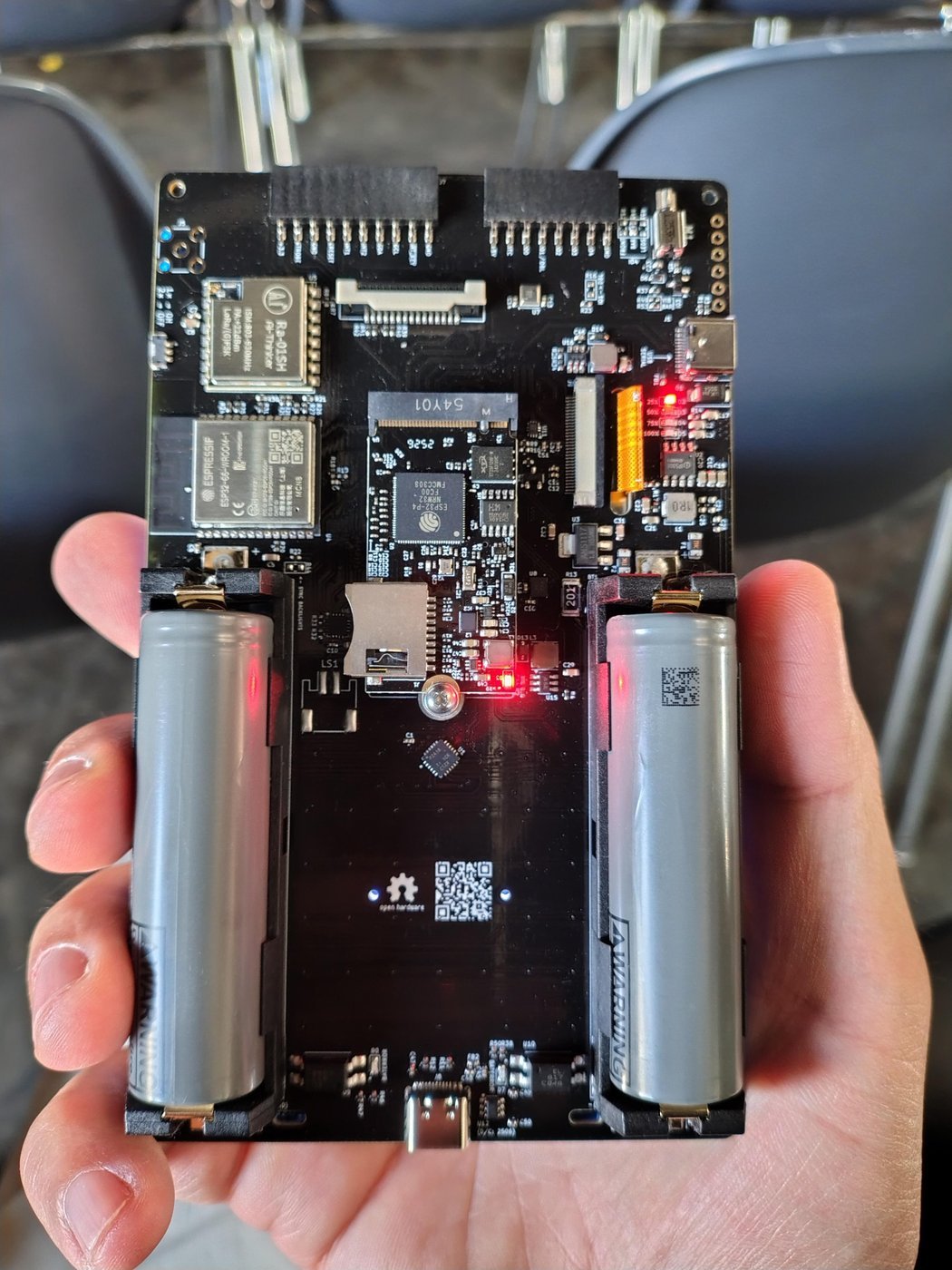 ESP32 p2 на 360MHz + ESP32 m4 для wifi/bt вполне себе дает простор для воображения. Doom там уже из коробки