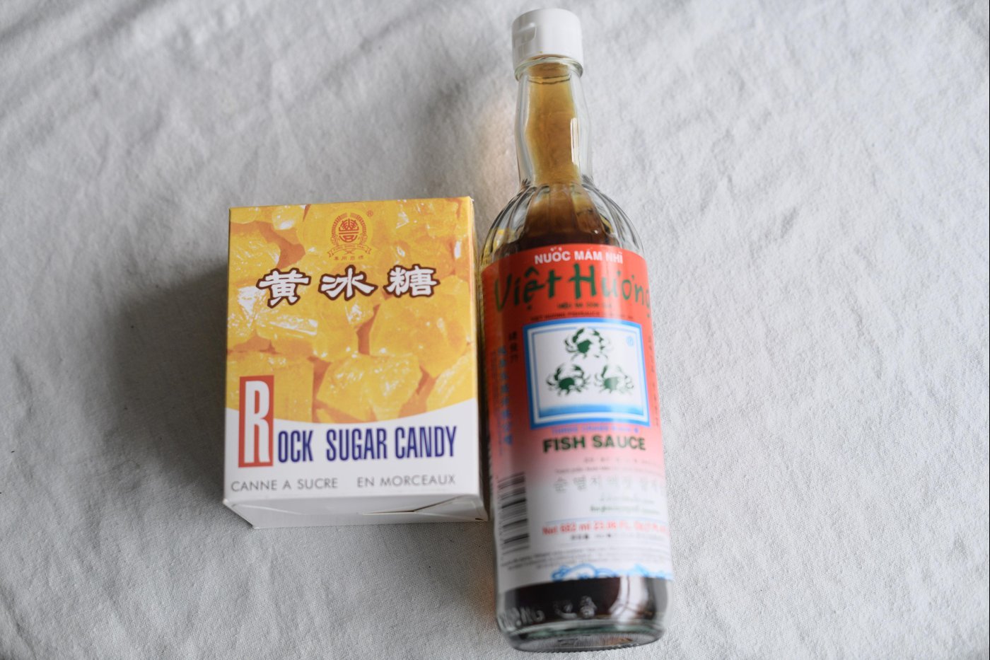 У нас такие упаковки с сахаром и рыбным соусом. У вас могут быть другие