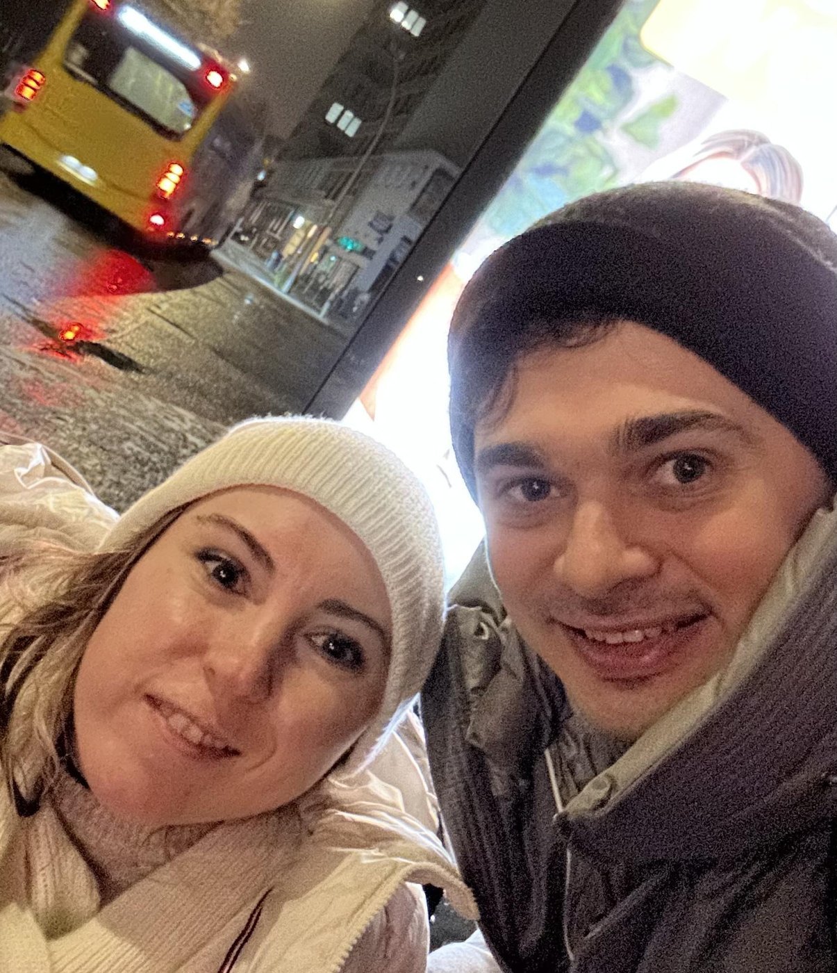 Час ночи. Счастливы, что добрались до дома