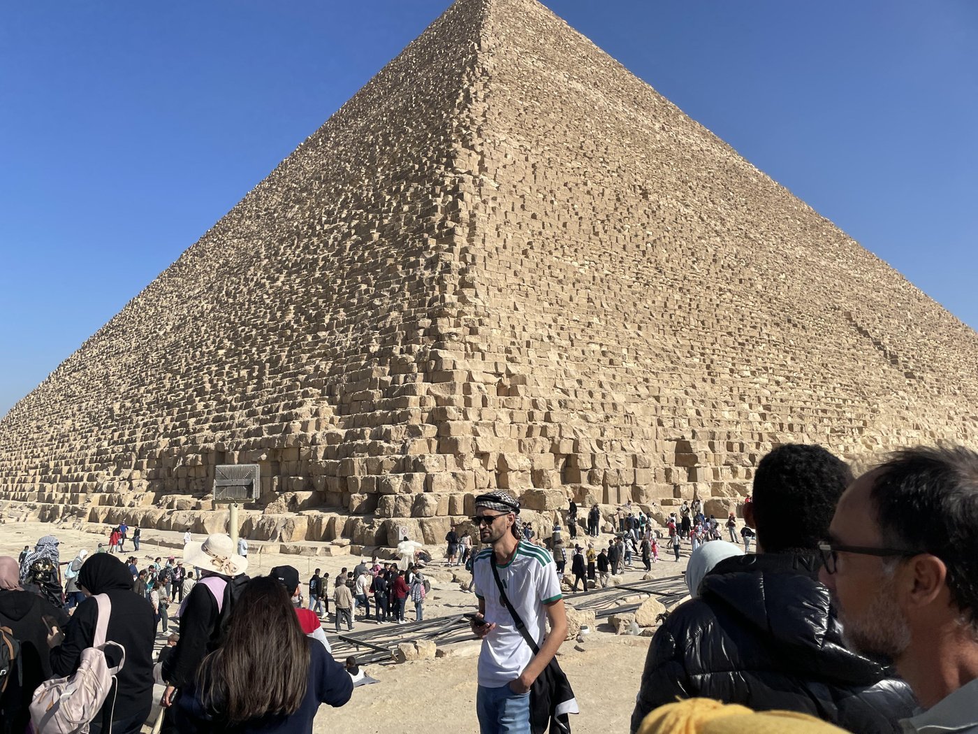 Пирамида вблизи