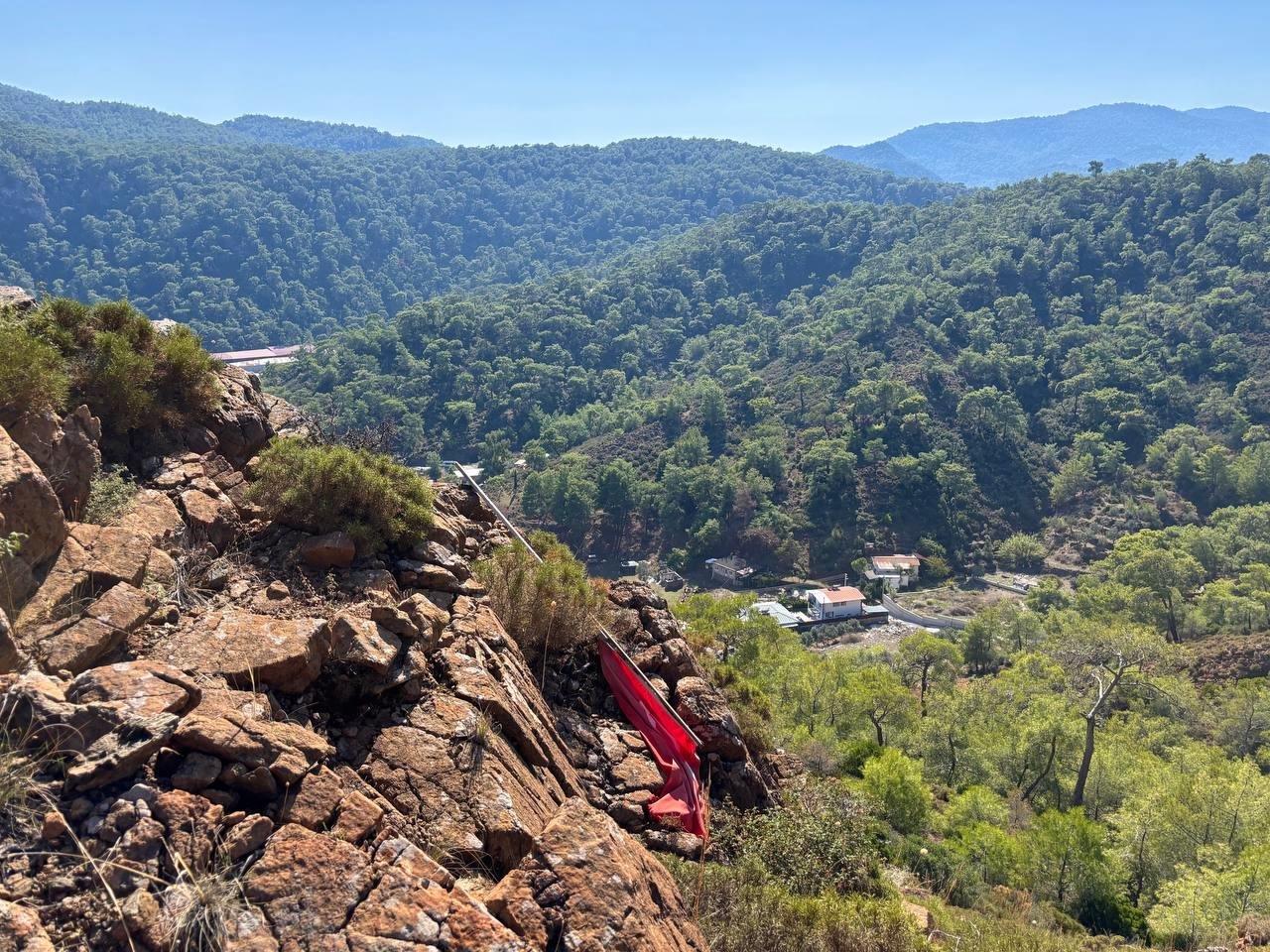 флаг (наелся и спит)