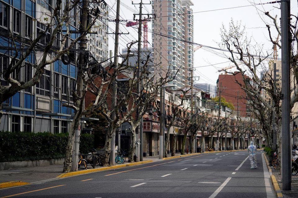 Всегда живые и многолюдные улицы Шанхая опустели