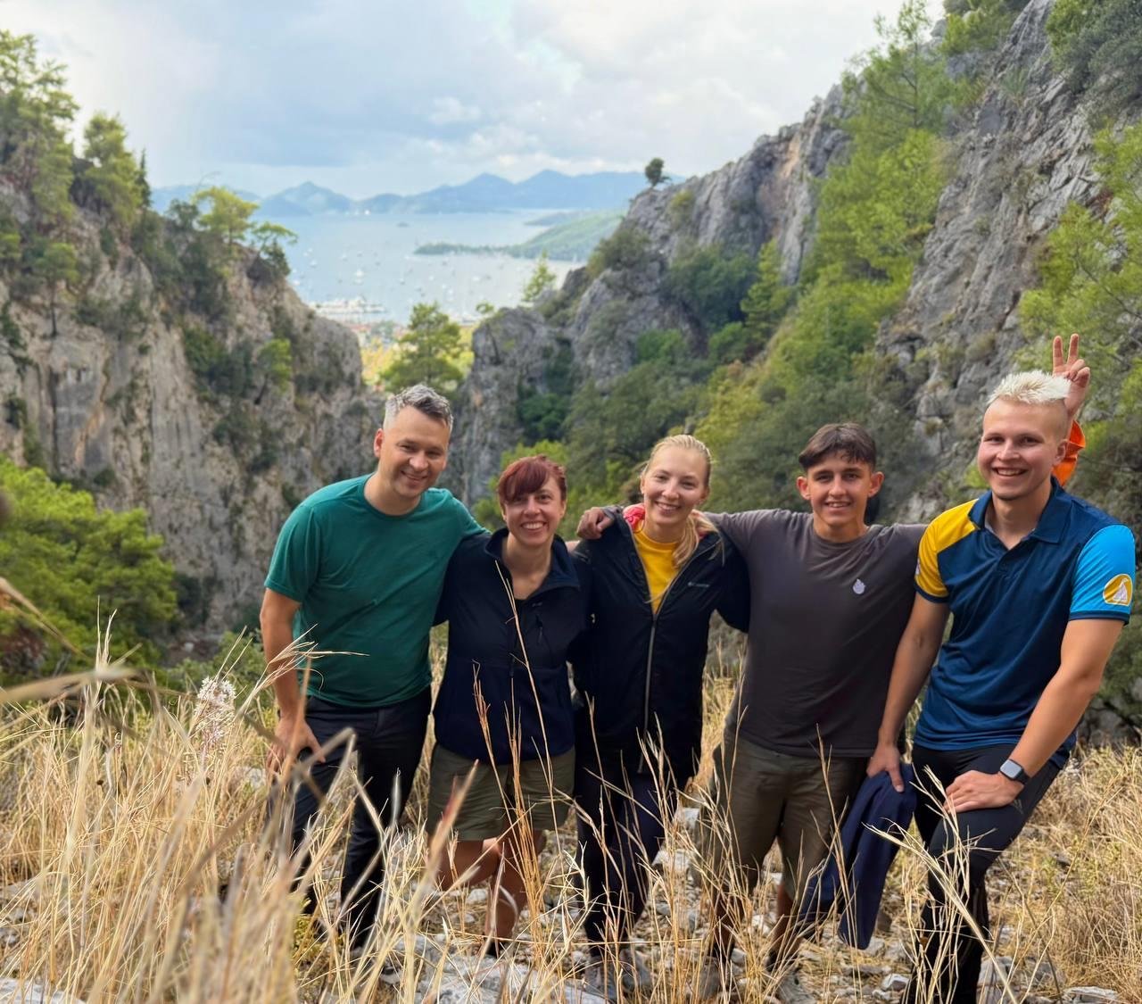 мы (рано проснулись, но довольные)