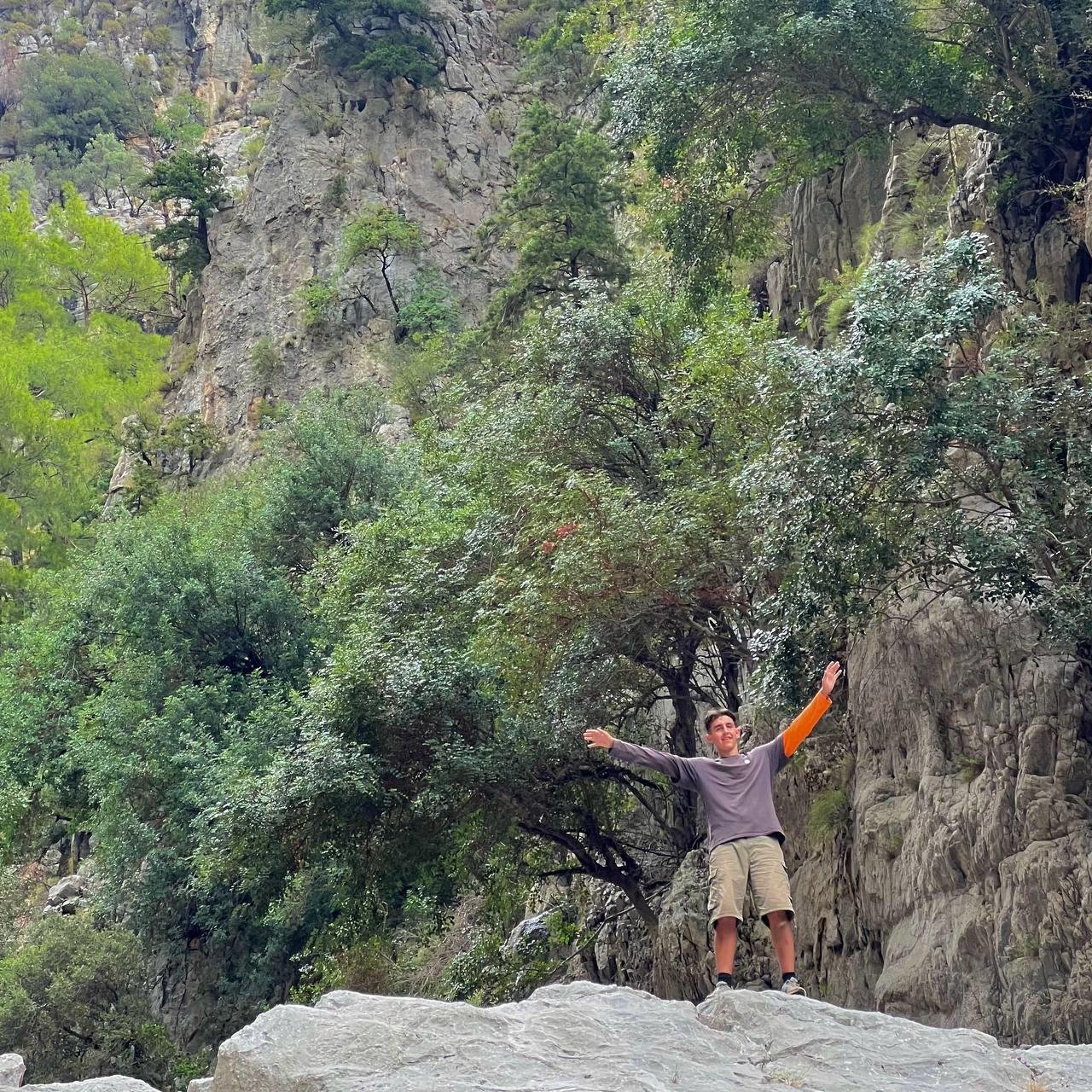 человек среди гор ничтожно мал