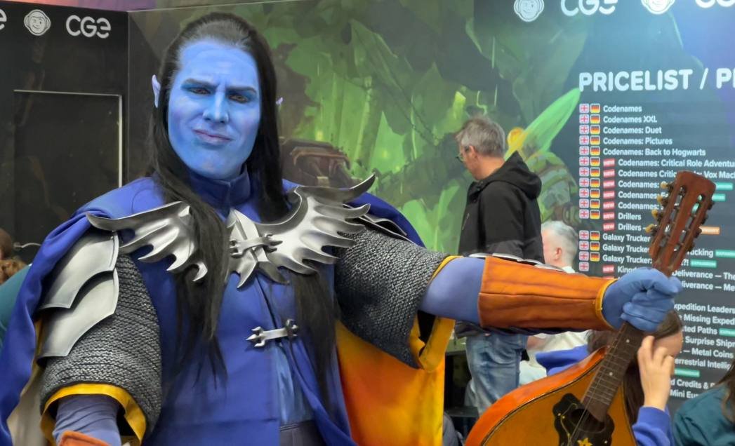 Косплеер рекламировал новый Codenames: Critical Role Adventures