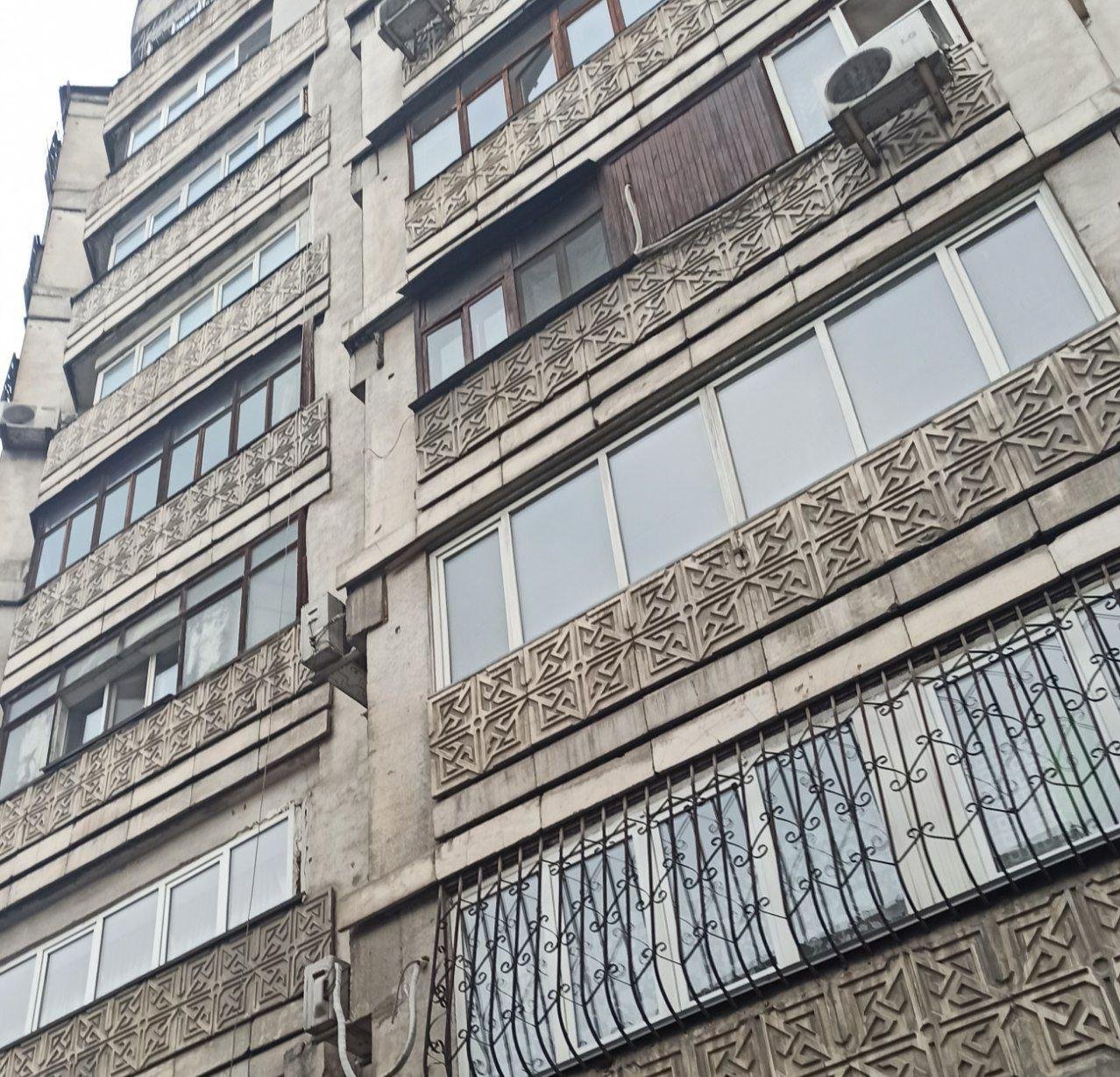 Рельефные панели на жилых домах — частый элемент Алматинского стиля