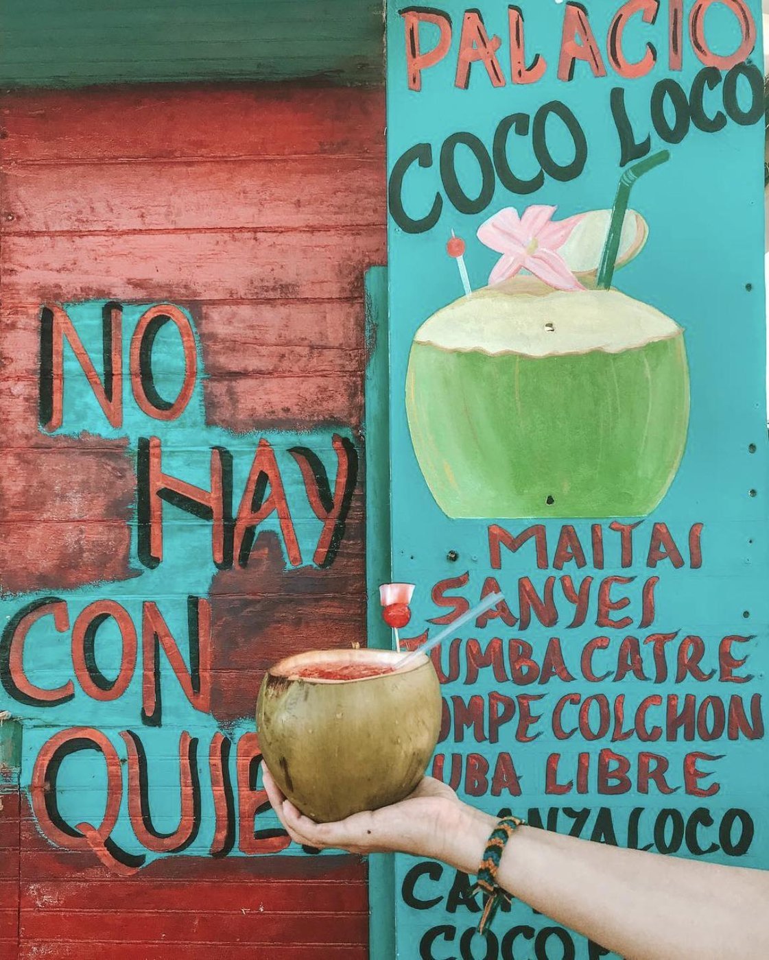 правильный Loco Coco подается только в кокосе, остерегайтесь подделок
