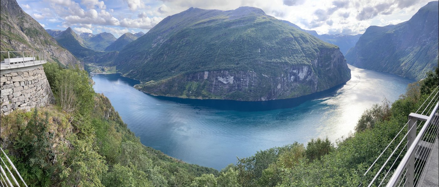 Весь Gejrangerfjord как на ладони.