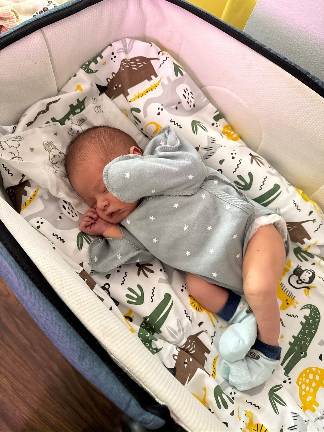 Тут крохе месяц от роду